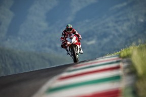 开云娱乐-球员场上表现数据图表，球场上各个球员的职责