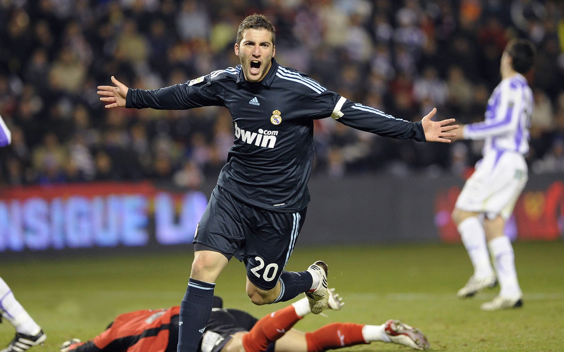 “胡利安·门德斯的进攻才能和防守稳定性,推动阿根廷美洲狮队腾飞”